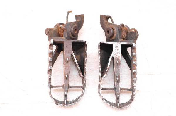 Kawasaki - 05 Kawasaki KX250F Left & Right Foot Pegs