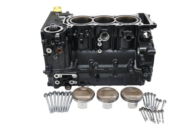 Yamaha - 17 Yamaha Waverunner VX Deluxe Crankcase Center Crank Case & Cylinders VX1050BS