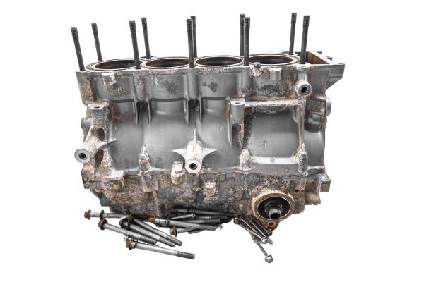 Yamaha - 13 Yamaha Waverunner VX Deluxe Crankcase Center Crank Case & Cylinders VX1100