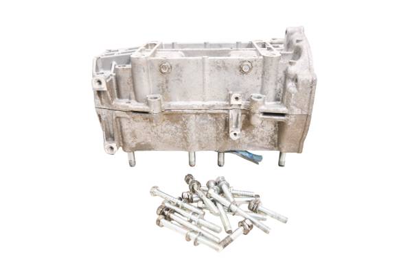 Polaris - 15 Polaris Indy Voyager 550 Crankcase Center Crank Case 155"