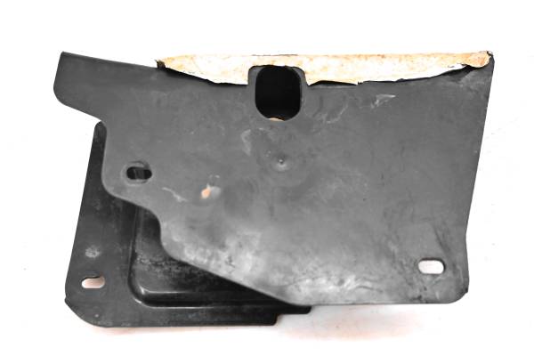 Polaris - 99 Polaris Xplorer 300 4x4 Chain Guard Cover