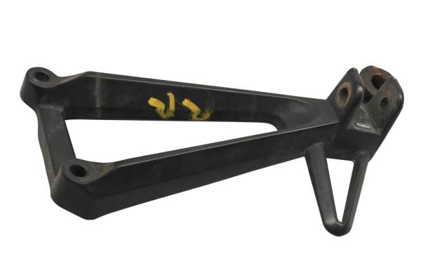 Yamaha - 15 Yamaha YZF R3 Rear Right Footpeg Bracket