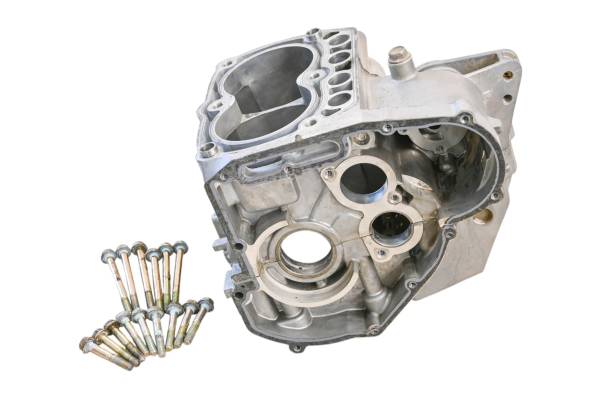Polaris - 05 Polaris Sportsman MV7 Crankcase Center Crank Case