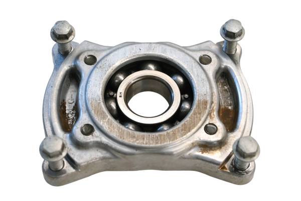 Yamaha - 02 Yamaha Grizzly 660 4x4 Middle Drive Shaft Bearing Housing Cover YFM660F