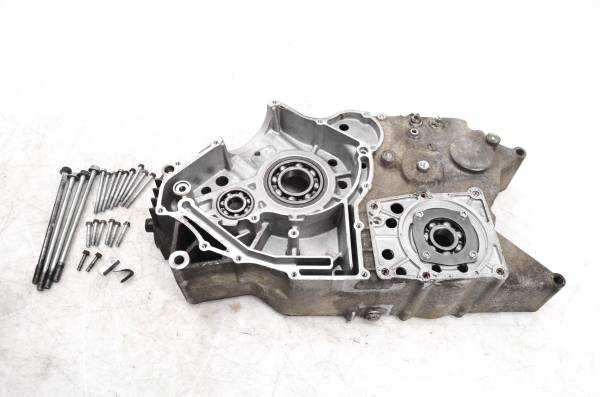 Kawasaki - 99 Kawasaki Prairie 400 4x4 Right Crankcase Center Half Crank Case KVF400