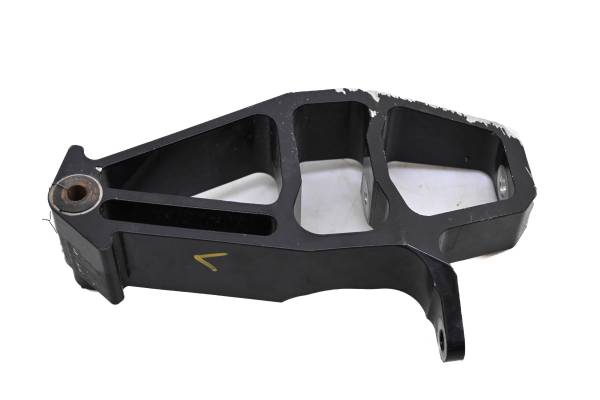 Polaris - 19 Polaris 800 Indy XC Front Left Spindle Knuckle 129"