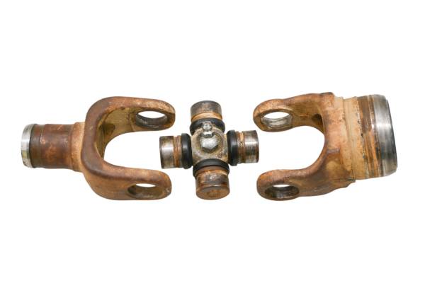 Yamaha - 16 Yamaha YXZ1000R Front Drive Shaft Yokes