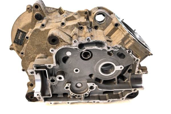 Can-Am - 04 Can-Am Outlander 400 4x4 Crankcase Center Crank Case Bombardier
