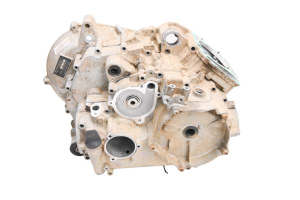 Can-Am - 11 Can-Am Outlander 400 XT 4x4 Crankcase Center Crank Case