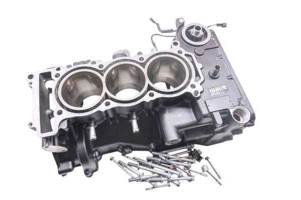 Yamaha - 20 Yamaha Waverunner VX Deluxe Upper Crankcase Center Crank Case Cylinders VX1050BV