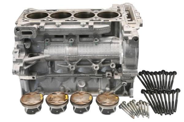 Polaris - 16 Polaris Slingshot SL Crankcase Center Crank Case & Cylinders & Pistons