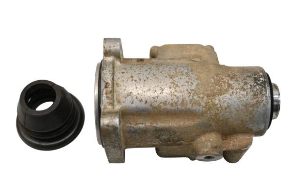 Suzuki - 03 Suzuki Vinson 500 4x4 Rear Differential Final Drive Housing LTA500F