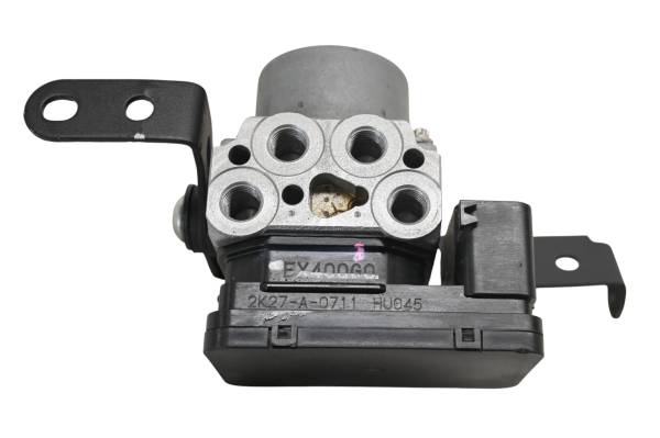 Kawasaki - 23 Kawasaki Z400 ABS Abs Pump Module Unit ER400D