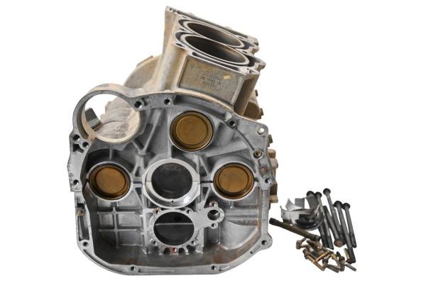 Polaris - 20 Polaris Sportsman XP 1000 Crankcase Center Crank Case & Cylinders