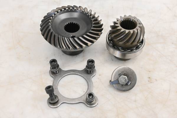 Polaris - 00 Polaris Sportsman 500 4x4 Transmission Bevel Gears Output Shaft