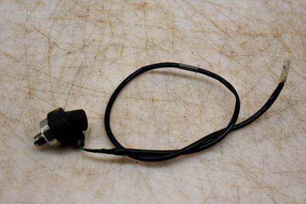 Suzuki - 24 Suzuki GSX-R750 Oil Pressure Switch