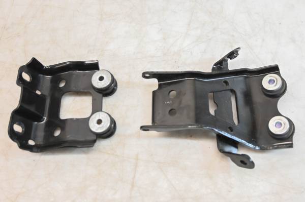 Yamaha - 24 Yamaha YZF-R3 Tank Fitting Brackets