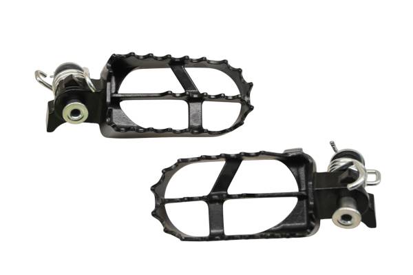 Yamaha - 26 Yamaha YZ85 Foot Pegs Left & Right New Take Off