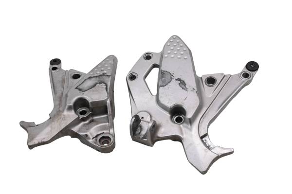 Kawasaki - 11 Kawasaki Versys 650 Front Footpeg Brackets KLE650