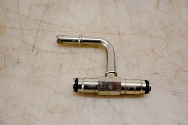 Suzuki - 24 Suzuki GSX-R750 Fuel Injector Nipple Assembly