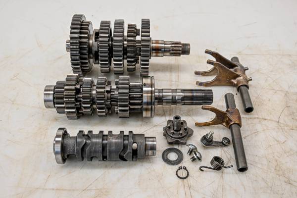 Suzuki - 24 Suzuki GSX-R750 Transmission Shift Forks & Drum