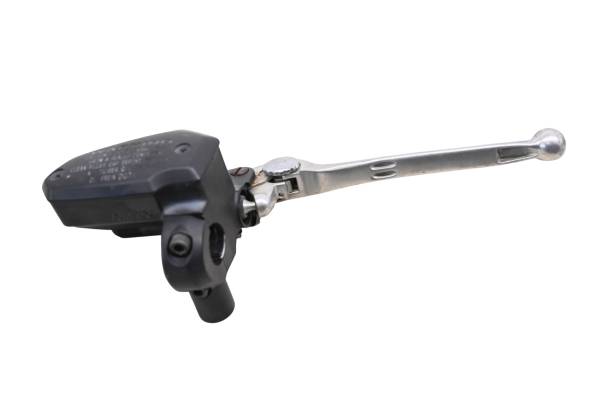 Kawasaki - 11 Kawasaki Versys 650 Front Brake Master Cylinder & Lever KLE650