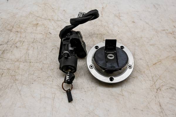 Suzuki - 24 Suzuki GSX-R750 Key Switch & Gas Cap Lock Set