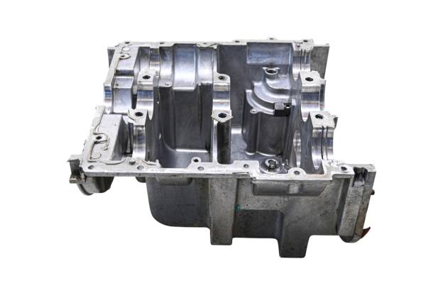 Polaris - 10 Polaris Sportsman 850 4x4 Crankcase Center Crank Case Bottom