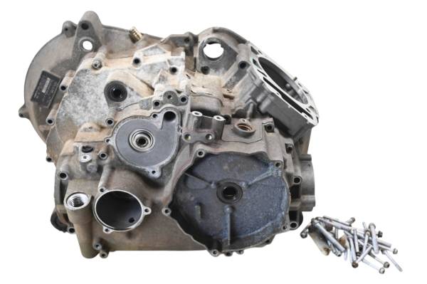 Bombardier - 04 Can-Am Outlander 330 4x4 Crankcase Center Crank Case Bombardier