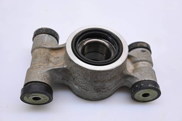 Suzuki - 06 Suzuki King Quad 700 4x4 Rear Left Or Right Spindle Knuckle LTA700X