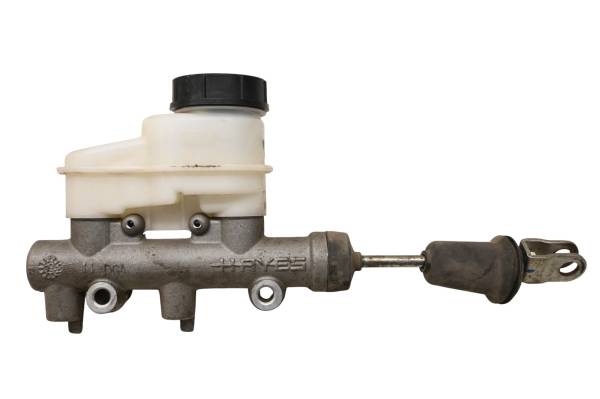 John Deere - 19 John Deere Gator XUV835E Brake Master Cylinder