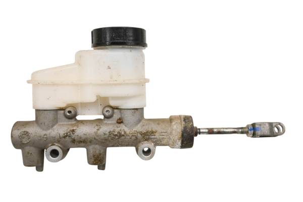 John Deere - 16 John Deere Gator XUV590i Brake Master Cylinder