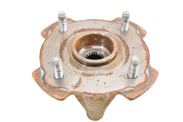John Deere - 05 John Deere Trail Buck 650 4x4 Rear Left Wheel Hub