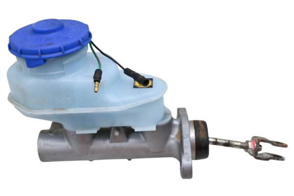 Kubota - 16 Kubota RTV-X1100CW Brake Master Cylinder