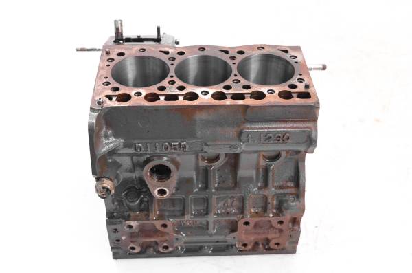 Kubota - 12 Kubota RTV1100 4x4 Crankcase Center Crank Case & Cylinders