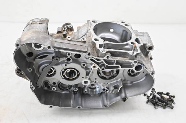 Suzuki - 00 Suzuki DRZ400E Crankcase Center Crank Case