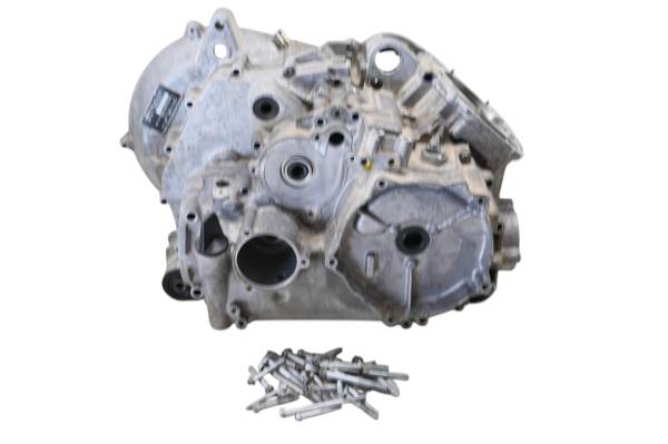 Bombardier - 05 Can-Am Outlander 400 XT 4x4 Crankcase Center Crank Case Bombardier