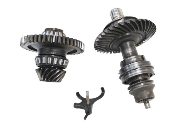 Can-Am - 18 Can-Am Commander Max 1000 XT Transmission Bevel Gears Output Shaft