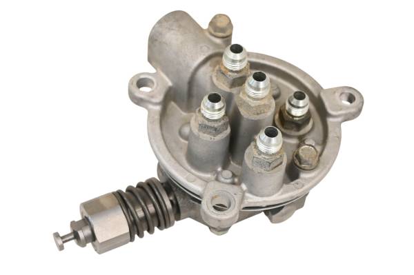 Kubota - 18 Kubota RTV-X900W Hydraulic Control Valve & Cover