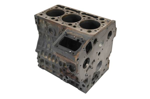 Kubota - 18 Kubota RTV-X900W Crankcase Center Crank Case & Cylinders