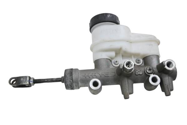 Kawasaki - 19 Kawasaki Mule Pro-DXT Front Brake Master Cylinder KAF1000A