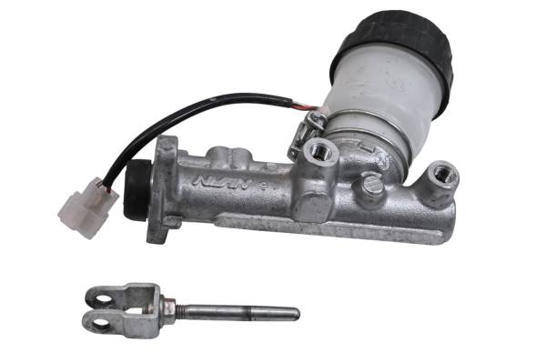 Kubota - 23 Kubota RTV520 Front Brake Master Cylinder & Lever