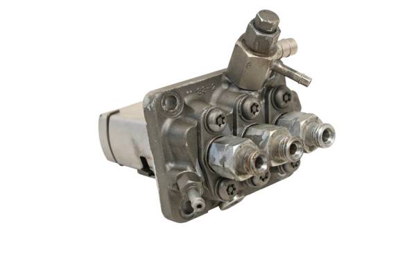 Kubota - 16 Kubota RTV-X900W Injector Pump