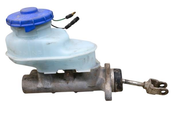 Kubota - 16 Kubota RTV-X1140W Brake Master Cylinder