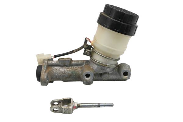 Kubota - 16 Kubota RTV500 -A/H Front Brake Master Cylinder