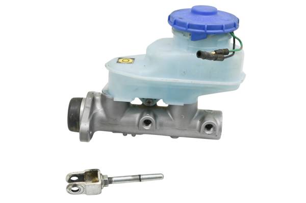Kubota - 17 Kubota RTV-X1140 Front Brake Master Cylinder