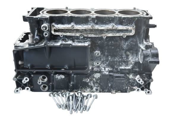 Yamaha - 18 Yamaha Wave Runner FX Limited Crankcase Center Crank Case & Cylinders