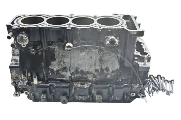 Yamaha - 17 Yamaha Waverunner FX LTD SVHO Crankcase Center Crank Case & Cylinders