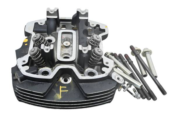 20 Harley-Davidson FXBB Street Bob Front Cylinder Head