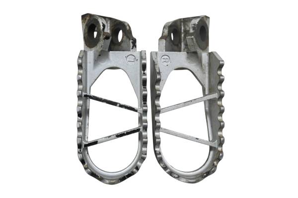 Kawasaki - 14 Kawasaki KX85 Foot Pegs
